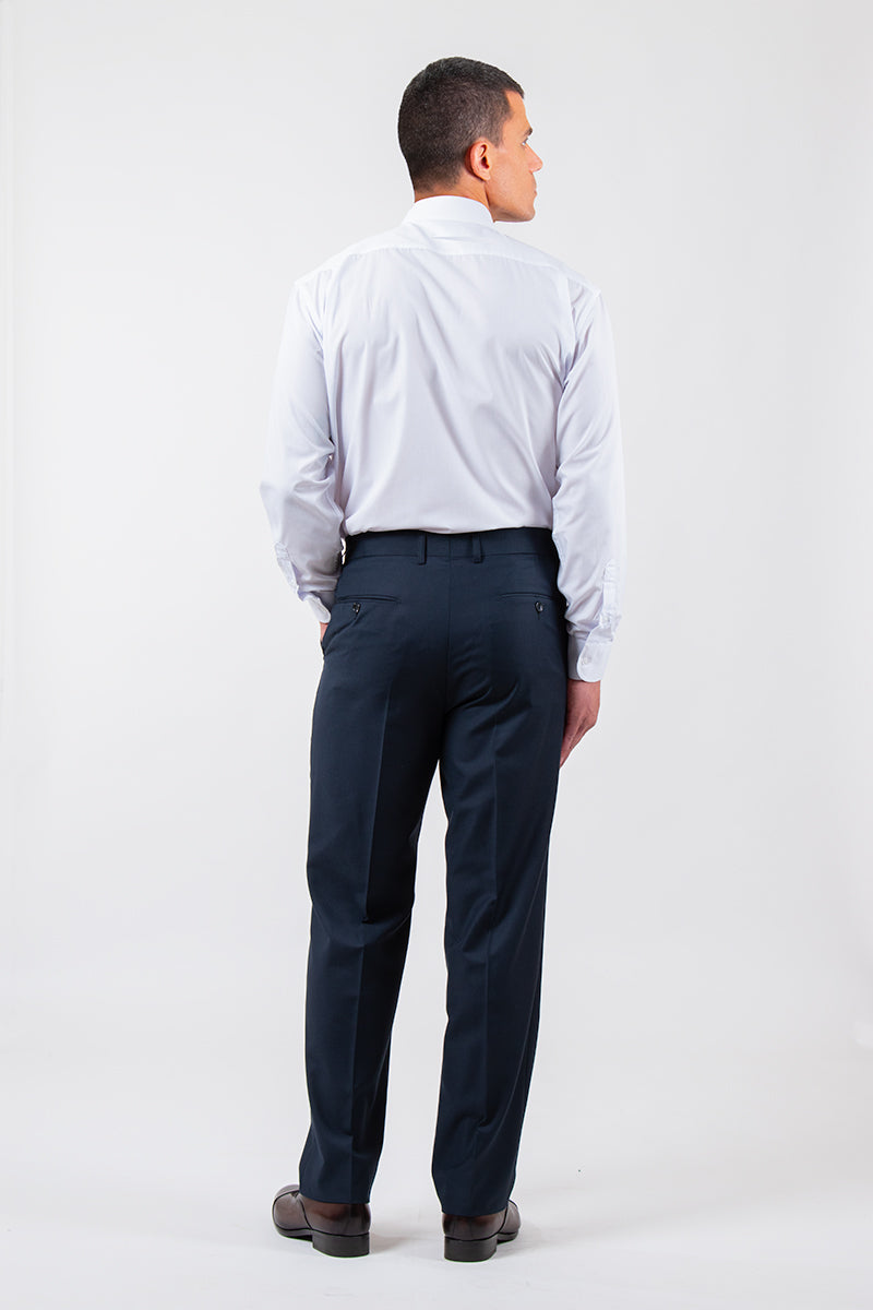 חולצה מכופתרת לבנה עם כיס