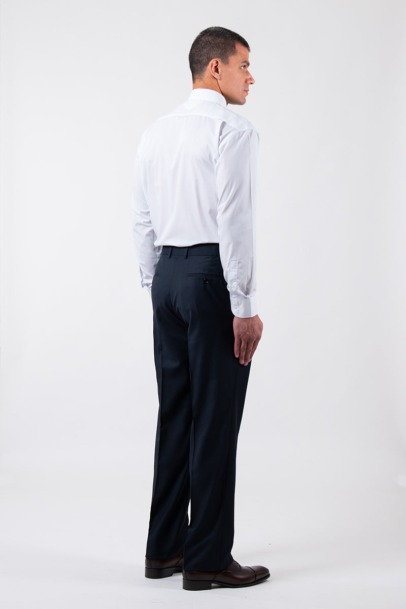 חולצה מכופתרת לבנה עם כיס