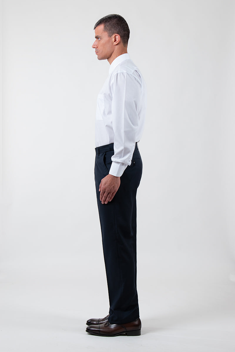 חולצה מכופתרת לבנה עם כיס